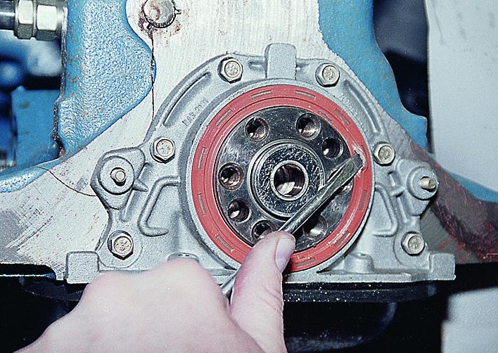 Как заменить передний сальник коленвала двигателя