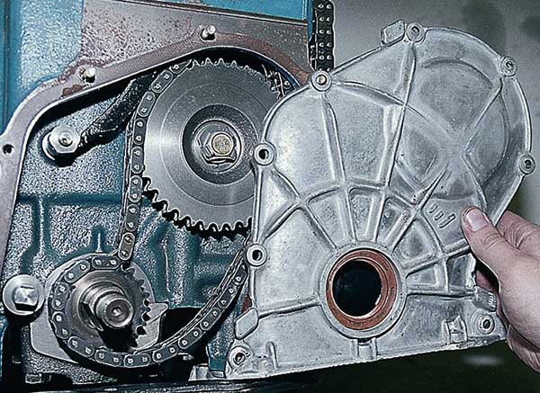 Снятие передней крышки двигателя ВАЗ 2101—07
