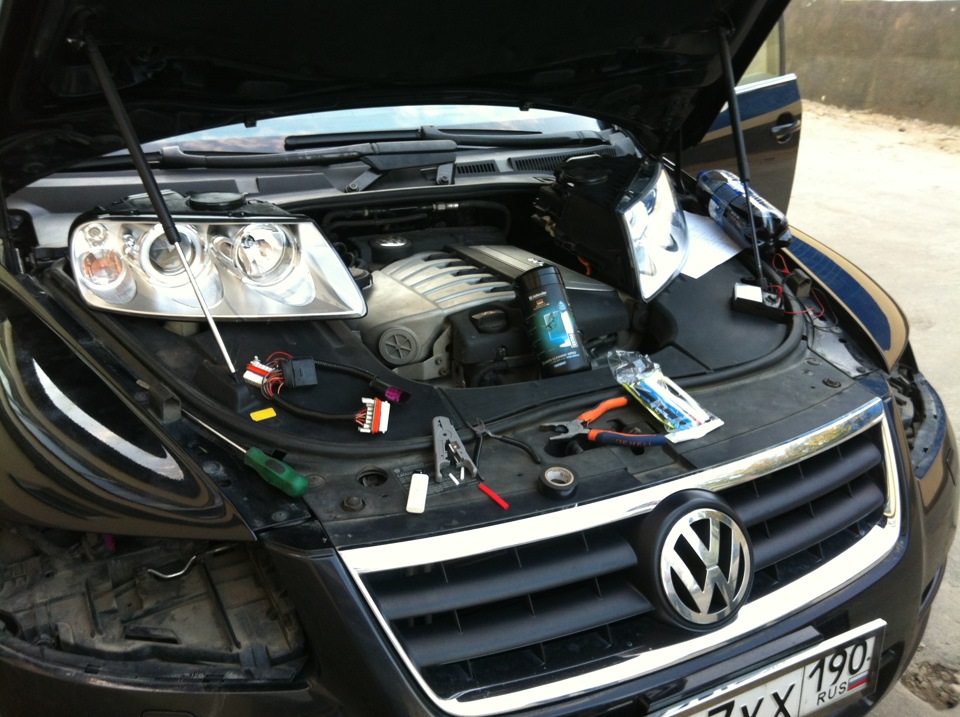 Как снять фару на Volkswagen Touareg 1? | avtoremont13.ru Он означает, что стопорная скоба